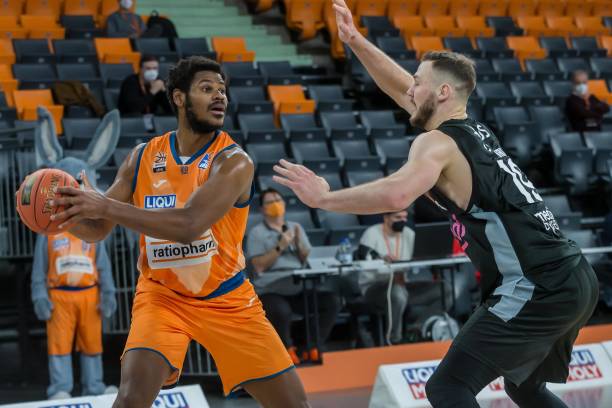 由于阿森纳 由于阿森纳