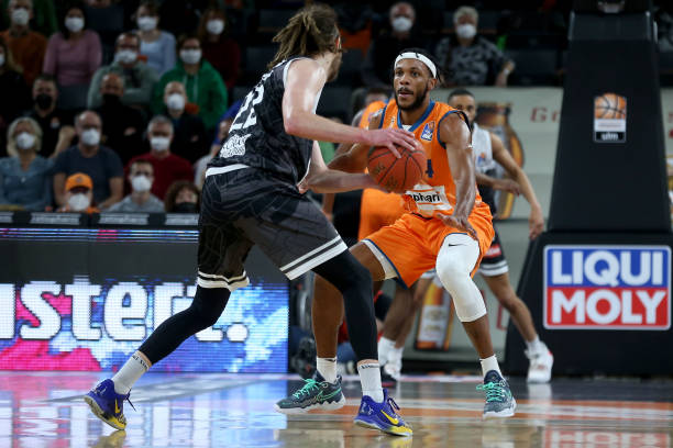 新阵容的重 新阵容的重